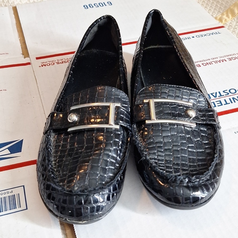 JACLYN SMITH SIZE 7 SLIP ON FLATS